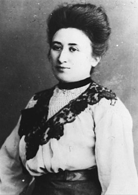 Rosa Luxemburg-1915.jpg